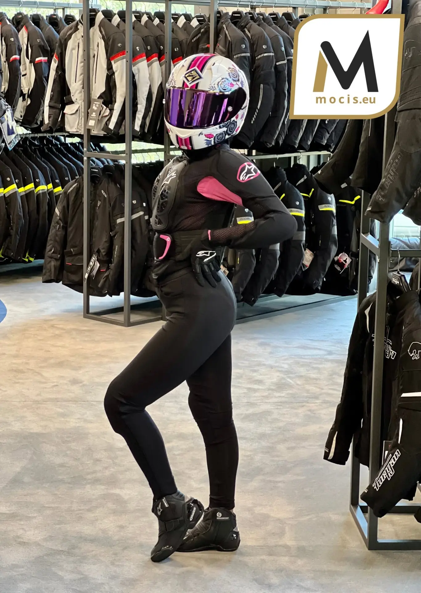 MOCIS klients moto veikalā Rīgā
